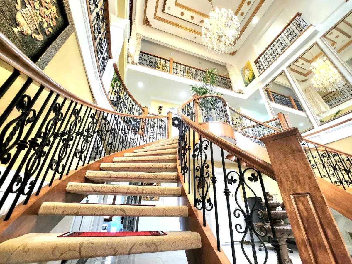 Empire Palace Hotell Surrey Eksteriør bilde